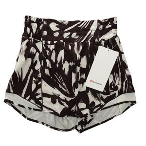NWT Lululemon Hotty Hot High Rise Espresso Bone High Rise Shorts 4" Lined Size 2